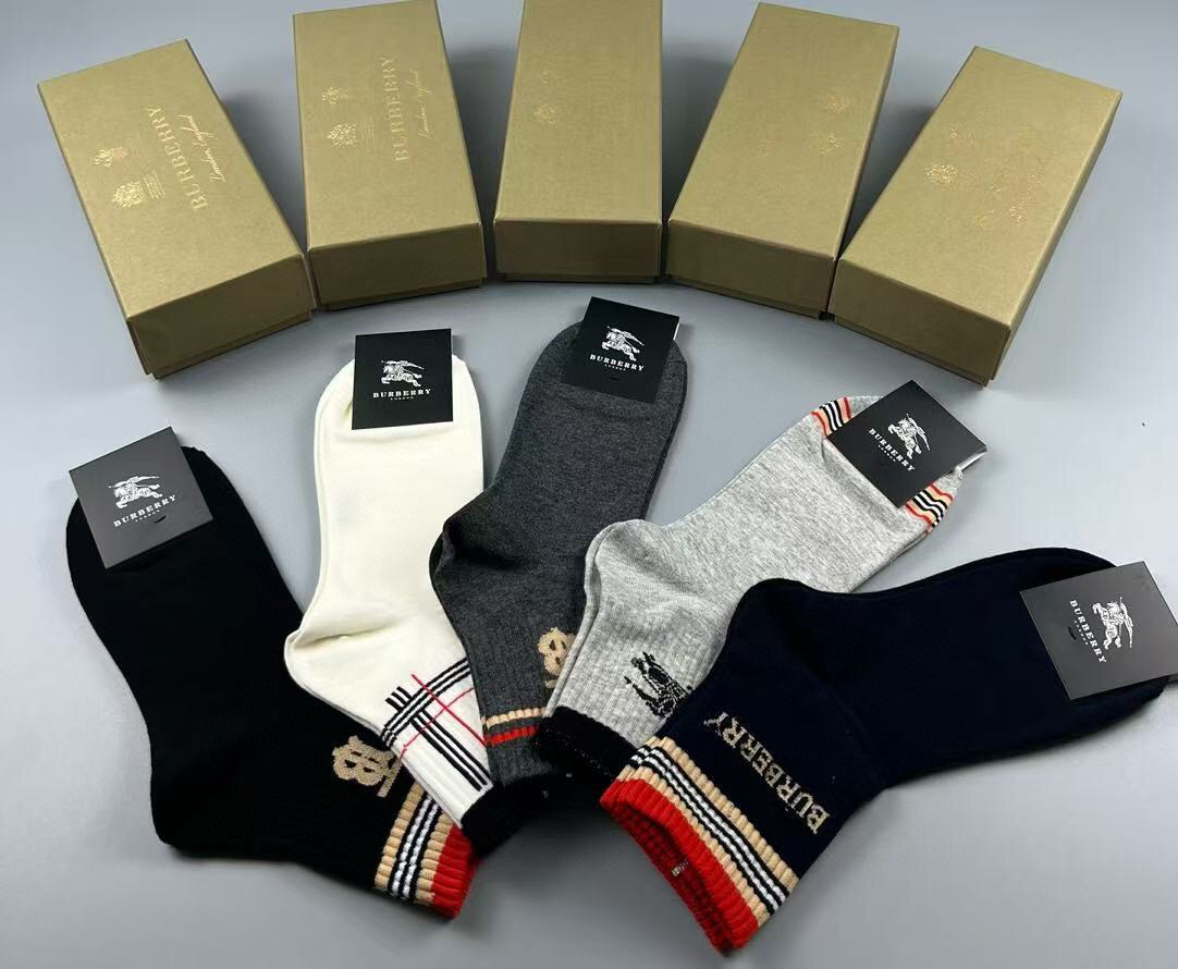  🆕Burberry · 巴宝莉❗️B家新品男款袜子❗️【一盒五双】纯棉材质织造，柔软舒适，提花经典品牌