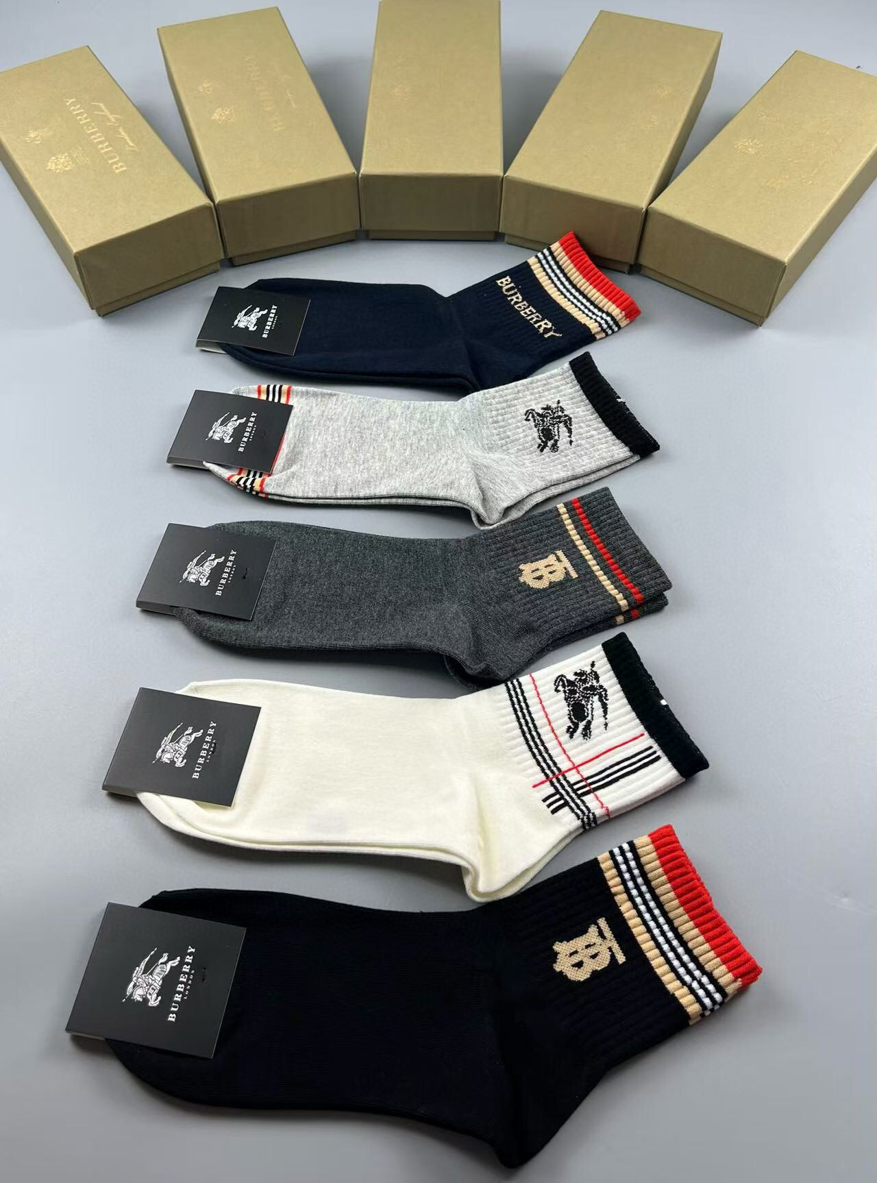  🆕Burberry · 巴宝莉❗️B家新品男款袜子❗️【一盒五双】纯棉材质织造，柔软舒适，提花经典品牌