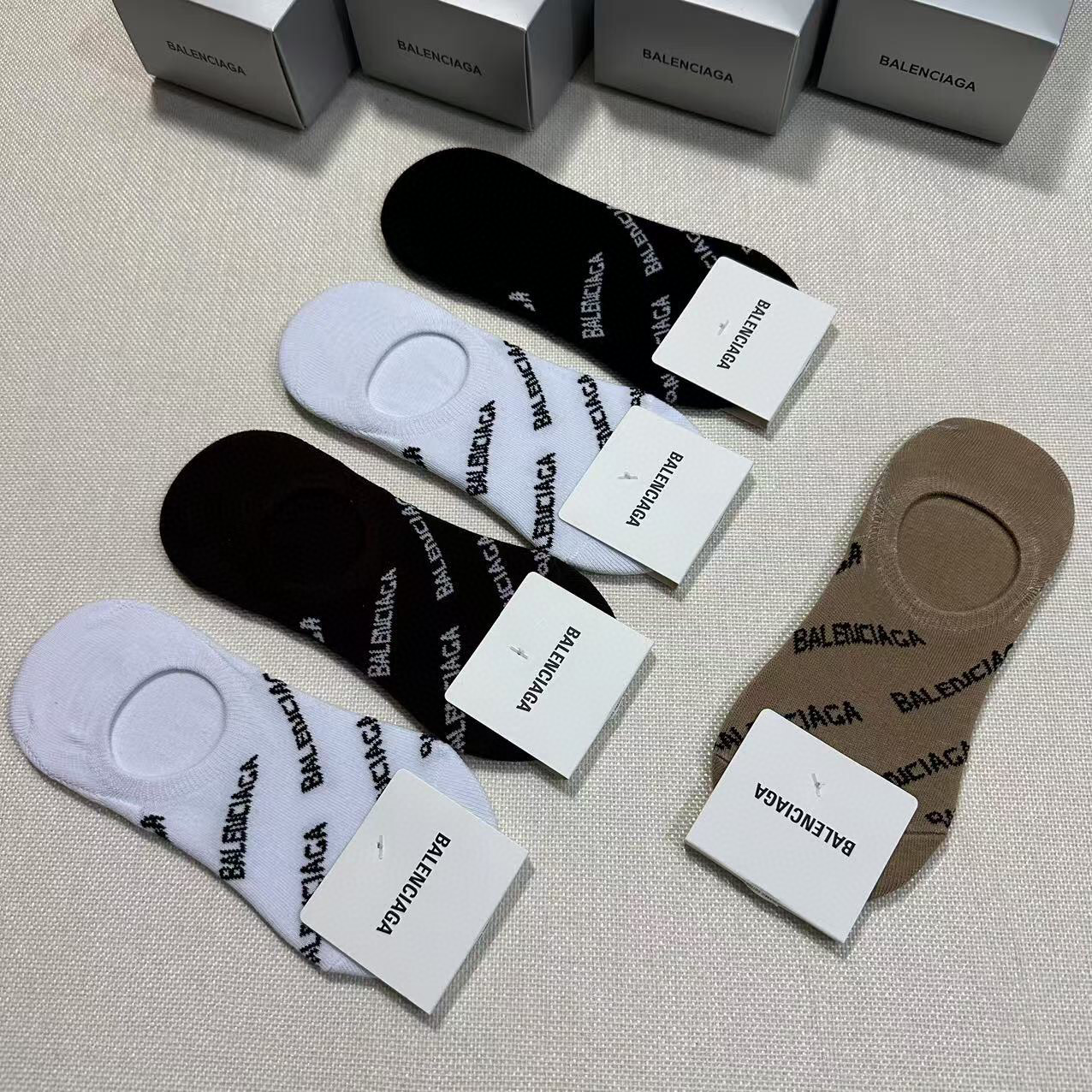 🆕BALENCIAGA · 巴黎世家❗️大巴黎经典女款隐形袜子【一盒五双】纯棉材质织造，上脚柔软舒适，