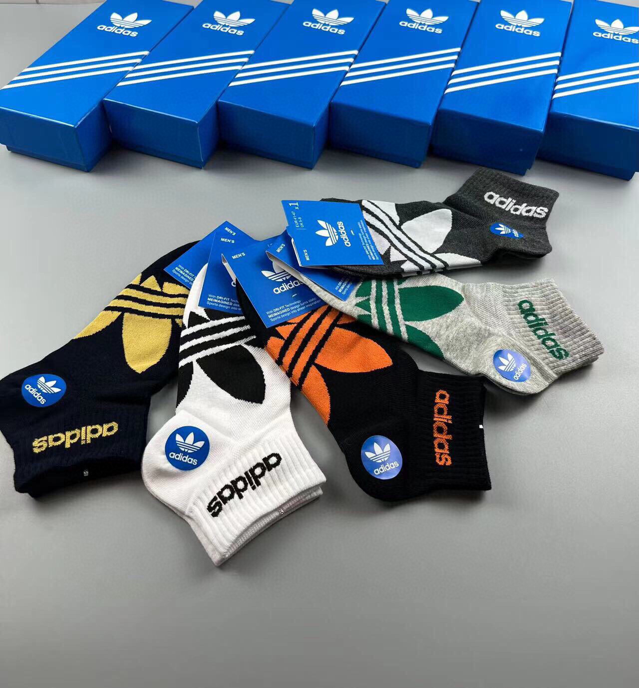  🆕Adidas · 阿迪达斯❗️三叶草新品男款袜子☘️提花经典标志❗️ins今年超火爆元素单品❗️纯棉