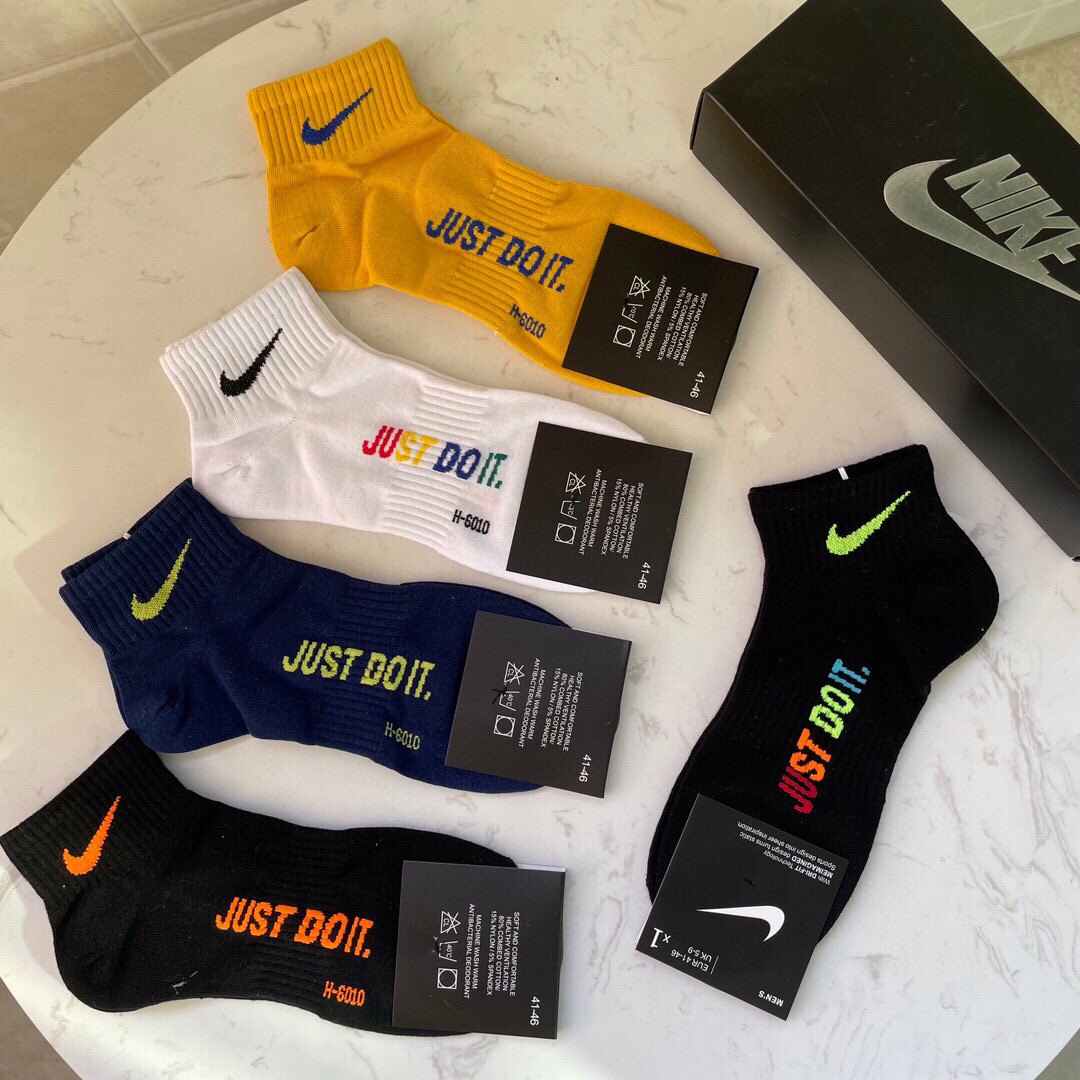  🆕【NIKE 耐克】火爆全网款❗️JUST DOIT. ☑️logo超级nice❗️袜底束脚的设计惊艳