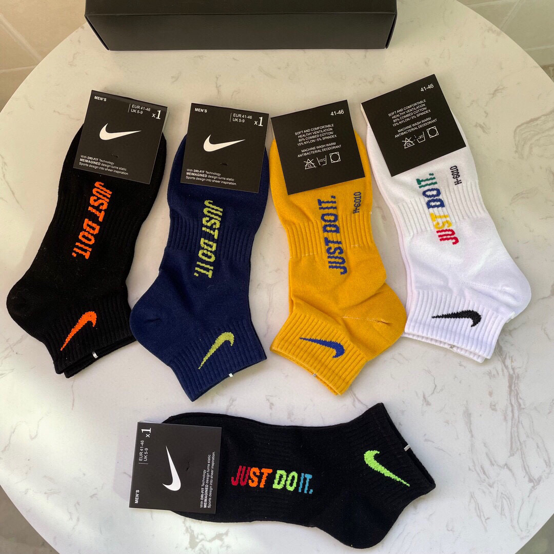  🆕【NIKE 耐克】火爆全网款❗️JUST DOIT. ☑️logo超级nice❗️袜底束脚的设计惊艳