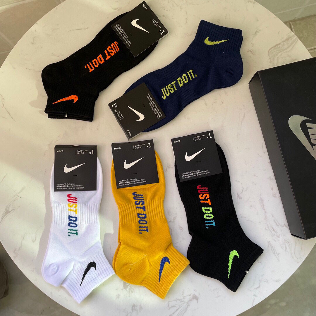  🆕【NIKE 耐克】火爆全网款❗️JUST DOIT. ☑️logo超级nice❗️袜底束脚的设计惊艳