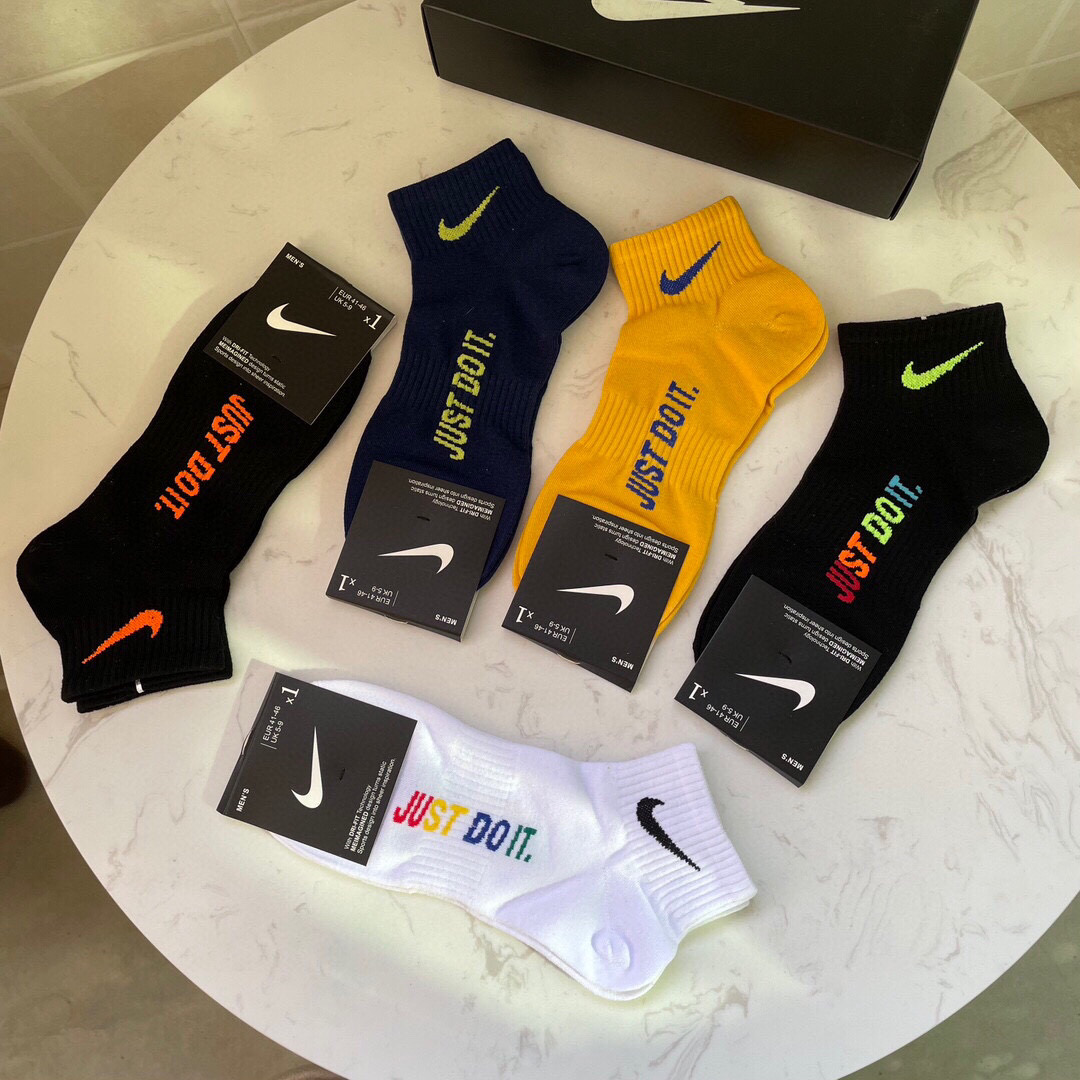  🆕【NIKE 耐克】火爆全网款❗️JUST DOIT. ☑️logo超级nice❗️袜底束脚的设计惊艳