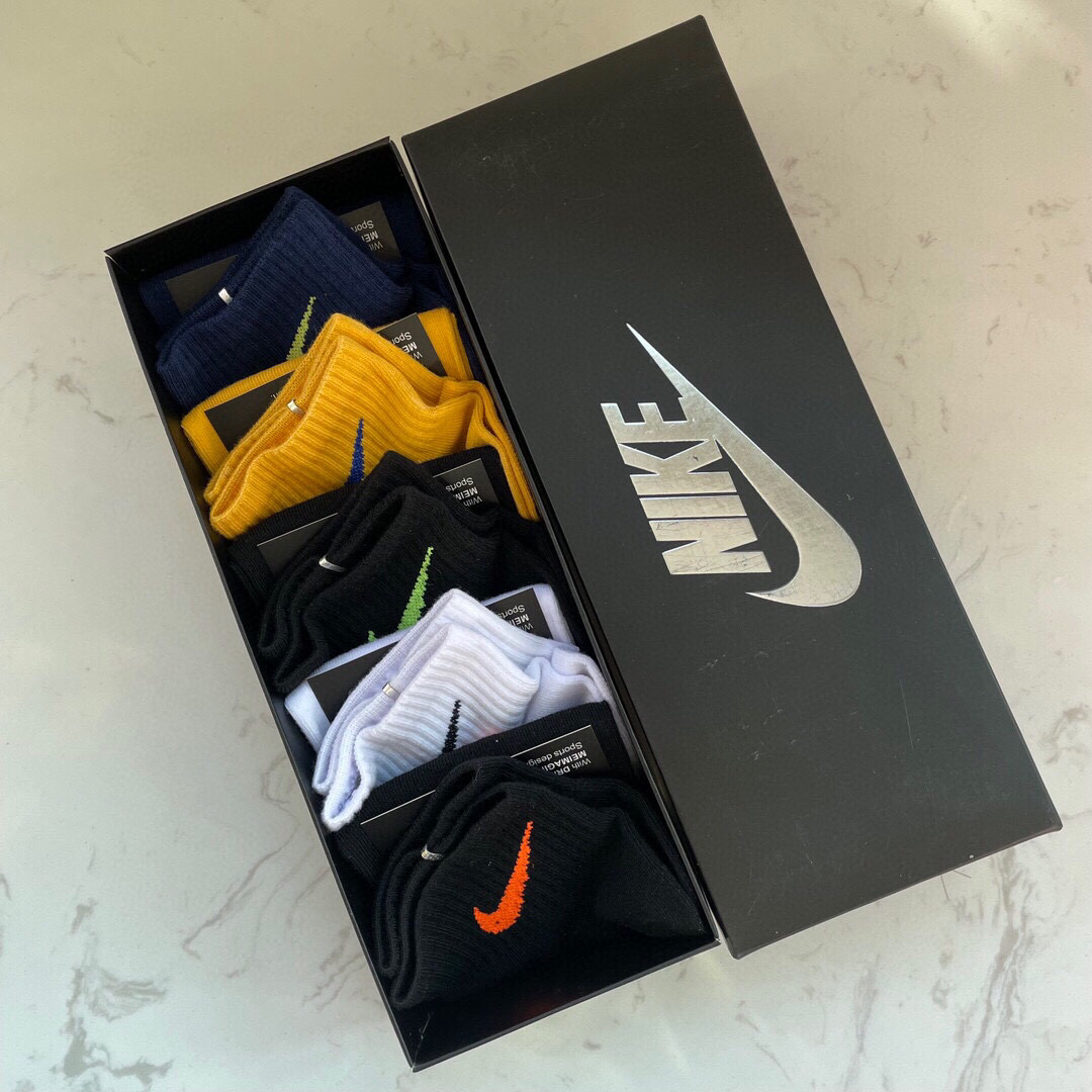  🆕【NIKE 耐克】火爆全网款❗️JUST DOIT. ☑️logo超级nice❗️袜底束脚的设计惊艳