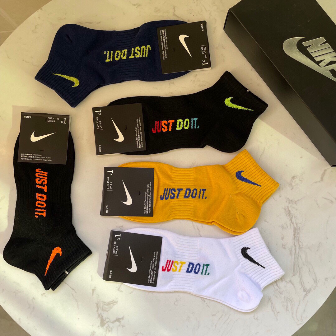  🆕【NIKE 耐克】火爆全网款❗️JUST DOIT. ☑️logo超级nice❗️袜底束脚的设计惊艳
