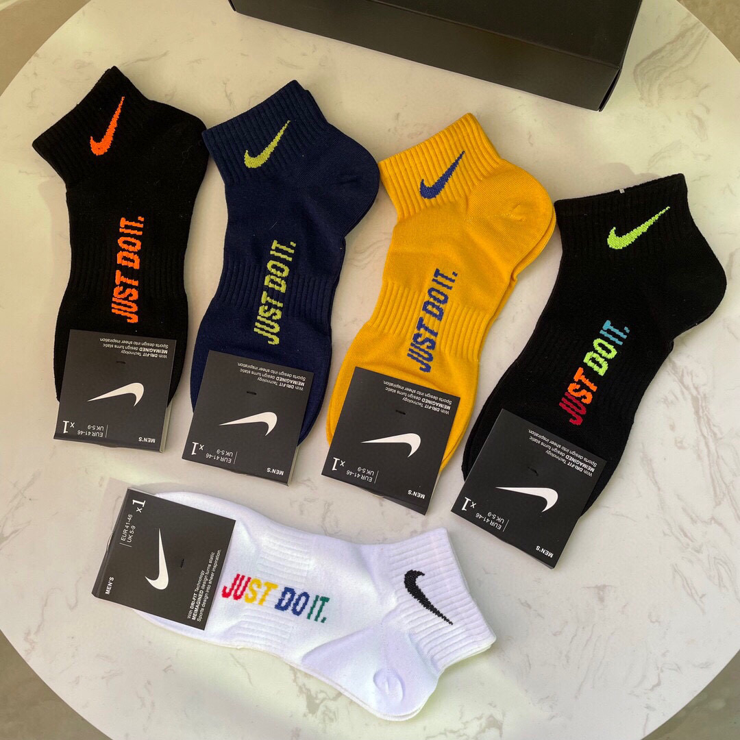  🆕【NIKE 耐克】火爆全网款❗️JUST DOIT. ☑️logo超级nice❗️袜底束脚的设计惊艳