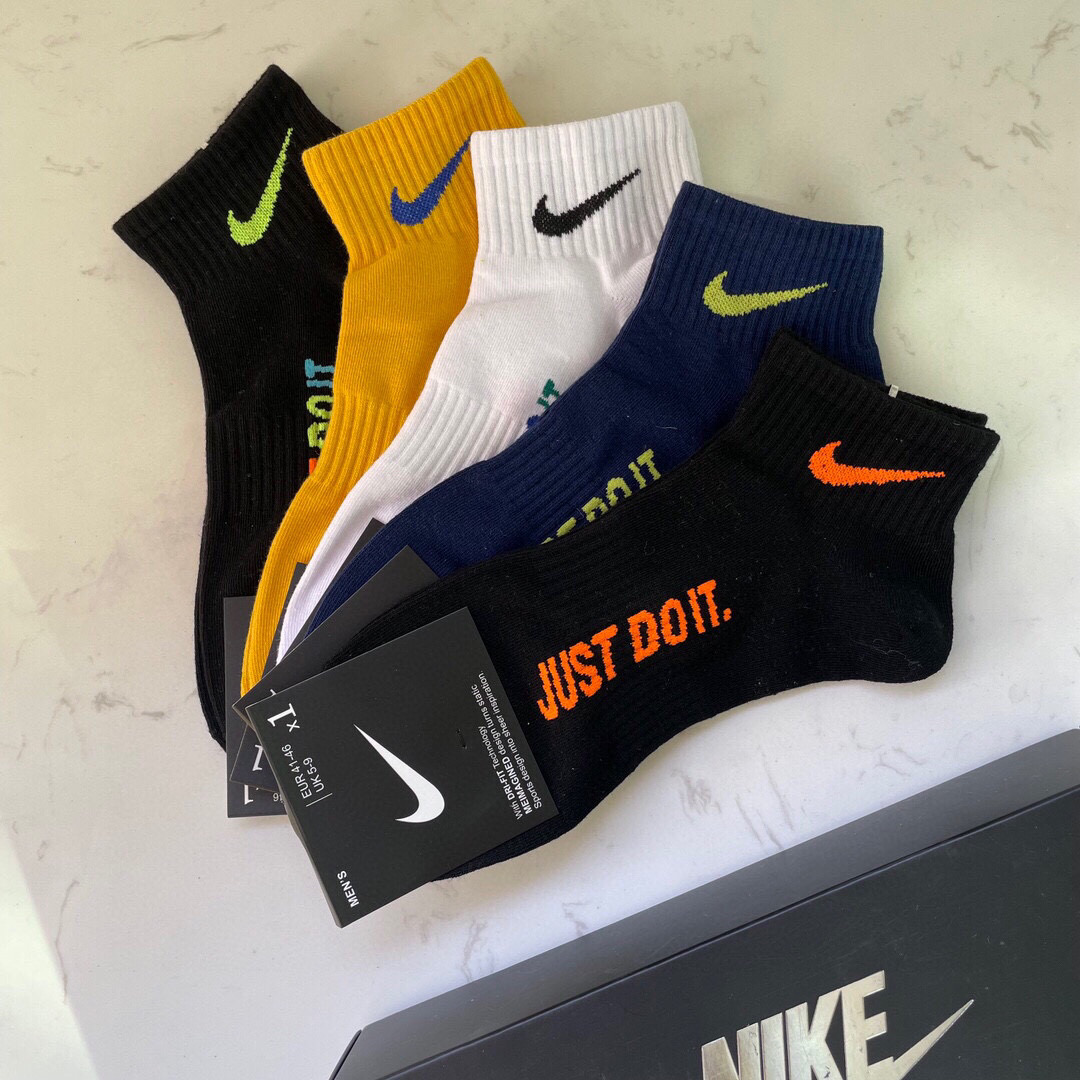  🆕【NIKE 耐克】火爆全网款❗️JUST DOIT. ☑️logo超级nice❗️袜底束脚的设计惊艳