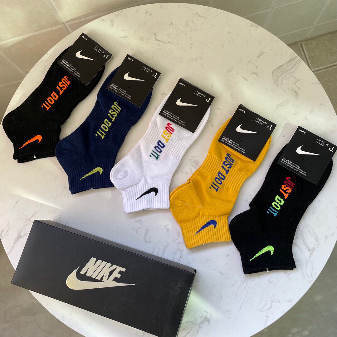  🆕【NIKE 耐克】火爆全网款❗️JUST DOIT. ☑️logo超级nice❗️袜底束脚的设计惊艳