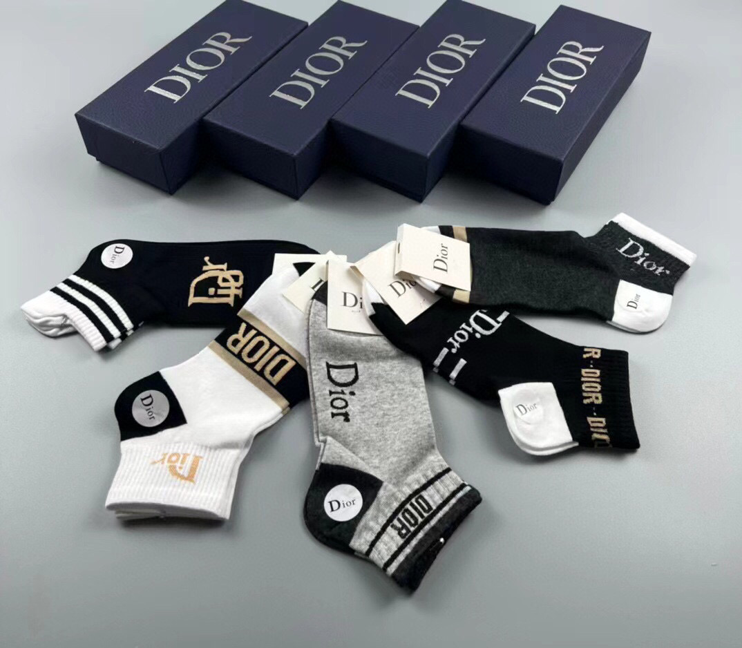  🆕Dior · 迪奥❗️D家新品男款袜子❗️【一盒五双】提花品牌logo，简单大气，实物超漂亮，经超火