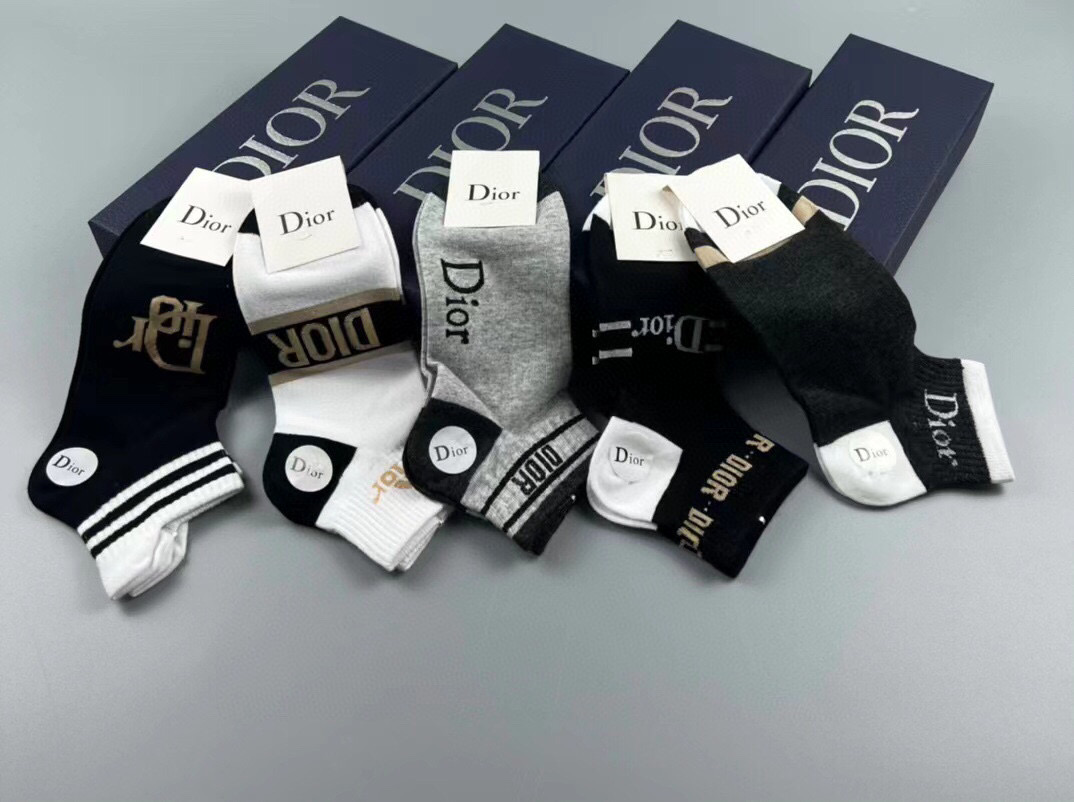  🆕Dior · 迪奥❗️D家新品男款袜子❗️【一盒五双】提花品牌logo，简单大气，实物超漂亮，经超火