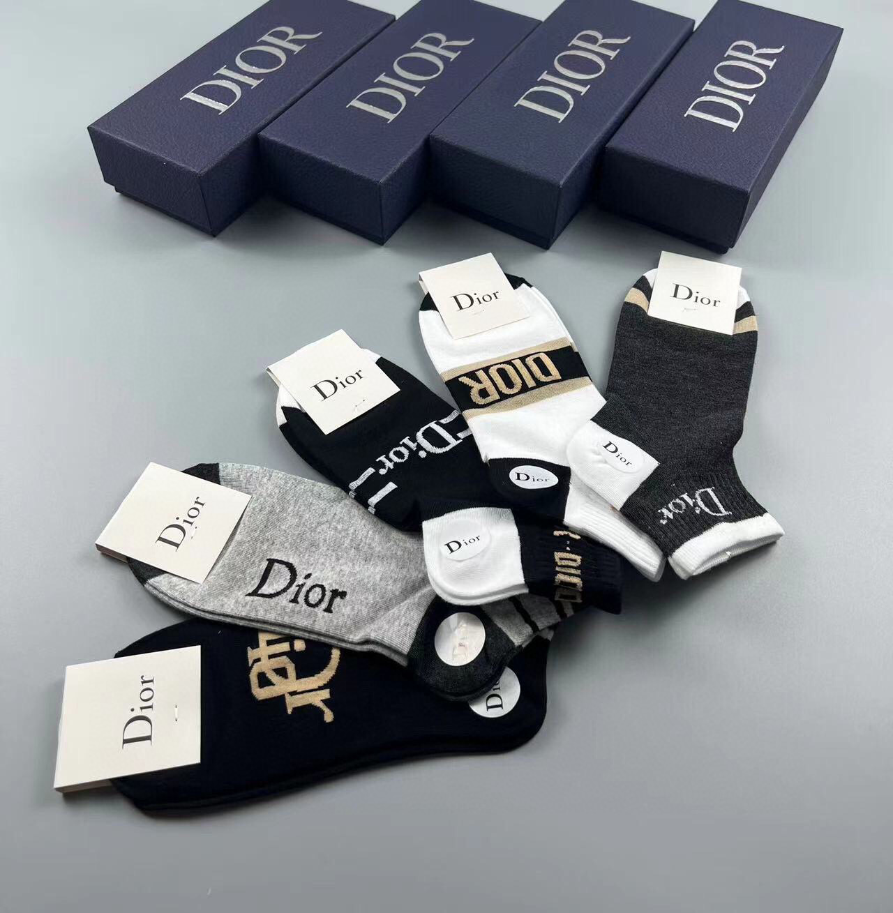  🆕Dior · 迪奥❗️D家新品男款袜子❗️【一盒五双】提花品牌logo，简单大气，实物超漂亮，经超火