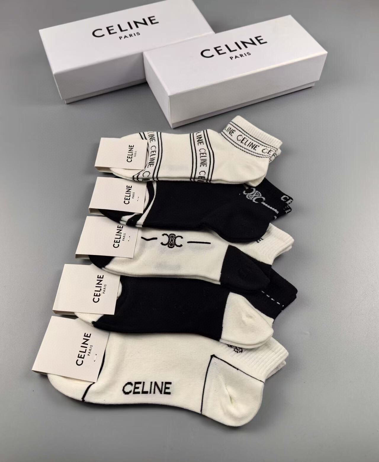  🆕CELINE · 赛琳❗️新品女款短袜子【一盒五双】提花经典标志，纯棉材质制造，透气舒适，超级nic