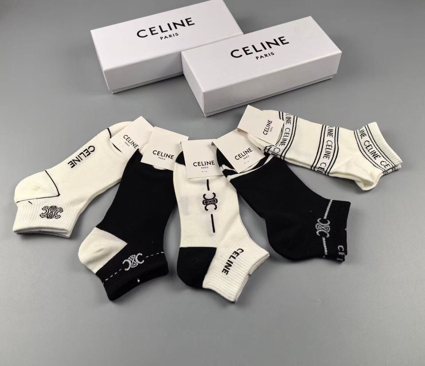  🆕CELINE · 赛琳❗️新品女款短袜子【一盒五双】提花经典标志，纯棉材质制造，透气舒适，超级nic