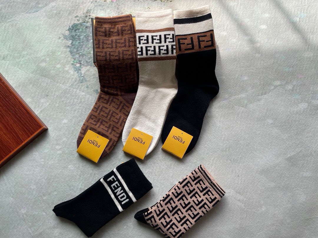  🆕Fendi · 芬迪❗️F家新品女款中筒兔绒袜❗【敲黑板划重点：兔绒材质️❗️护肤蓄热❗️❗️】【一