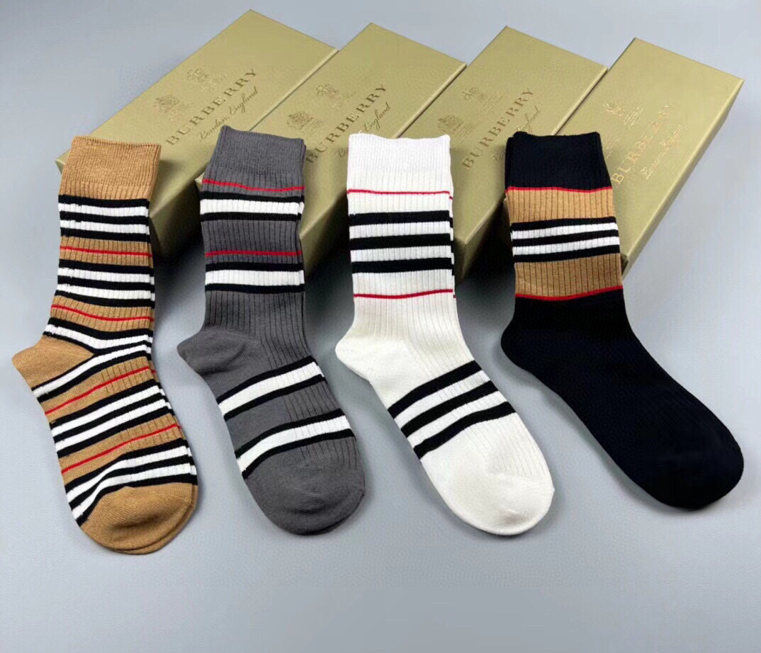  🆕Burberry · 巴宝莉❗B家高端️新品网红女款中筒袜子❗️【一盒四双】精梳棉材质制造，不起球，