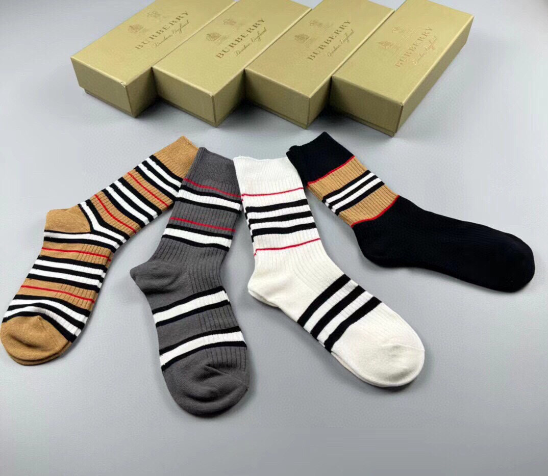  🆕Burberry · 巴宝莉❗B家高端️新品网红女款中筒袜子❗️【一盒四双】精梳棉材质制造，不起球，