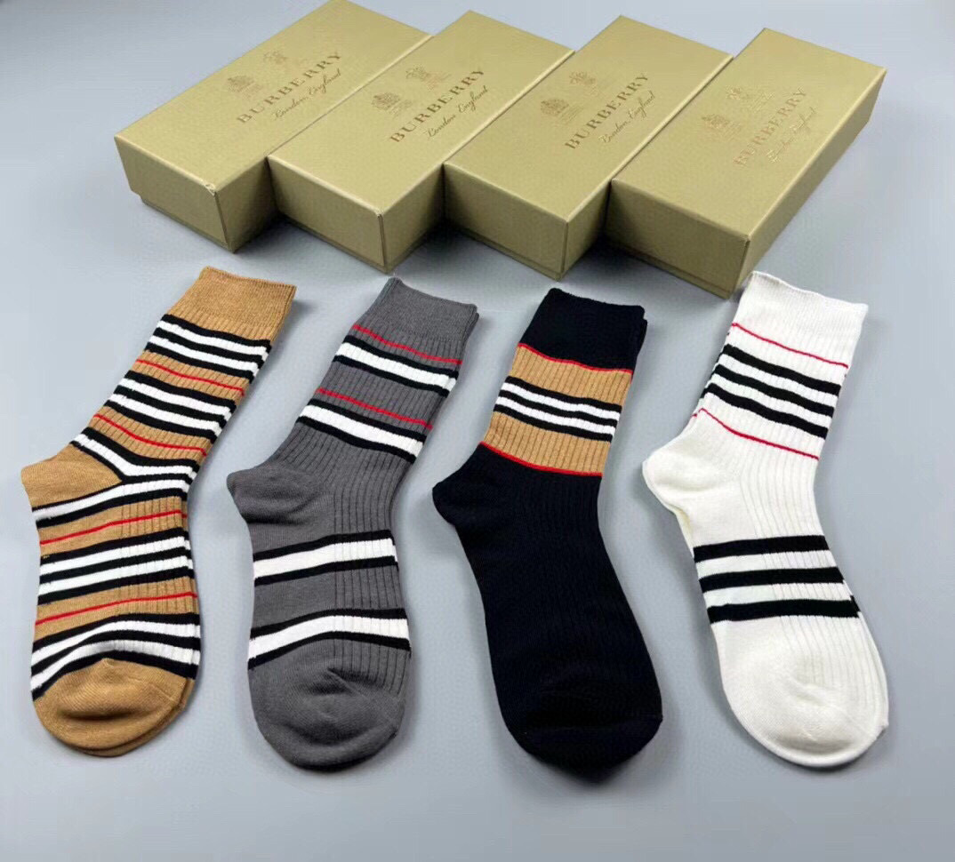  🆕Burberry · 巴宝莉❗B家高端️新品网红女款中筒袜子❗️【一盒四双】精梳棉材质制造，不起球，