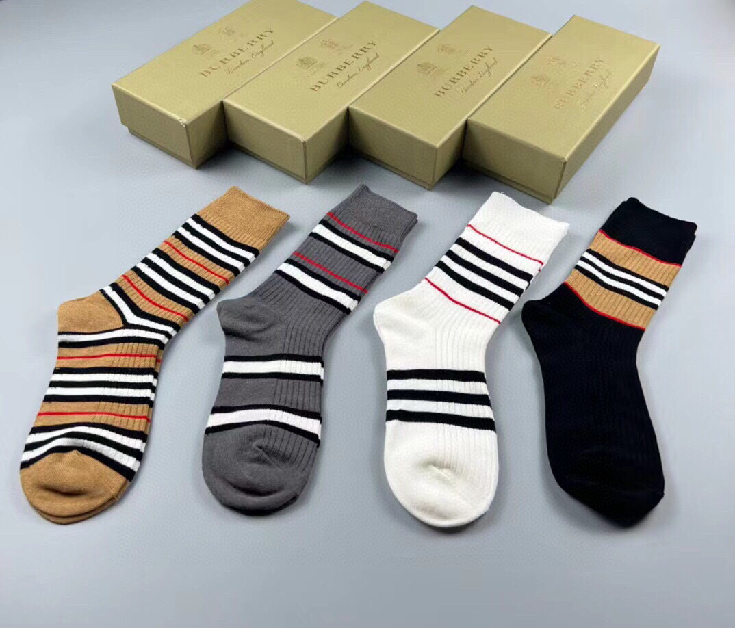  🆕Burberry · 巴宝莉❗B家高端️新品网红女款中筒袜子❗️【一盒四双】精梳棉材质制造，不起球，
