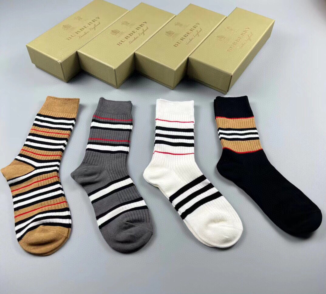  🆕Burberry · 巴宝莉❗B家高端️新品网红女款中筒袜子❗️【一盒四双】精梳棉材质制造，不起球，