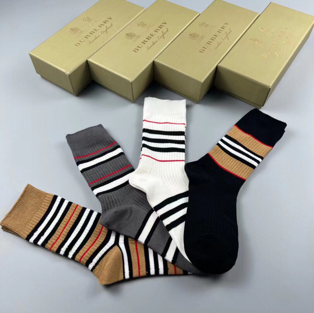  🆕Burberry · 巴宝莉❗B家高端️新品网红女款中筒袜子❗️【一盒四双】精梳棉材质制造，不起球，
