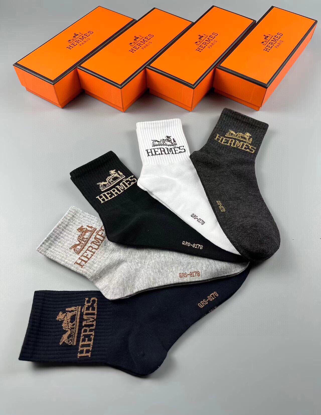  🆕Hermes · 爱马仕❗️大H新品男款春夏款袜子❗️【一盒五双】提花经典马车标志，纯棉材质制造，透