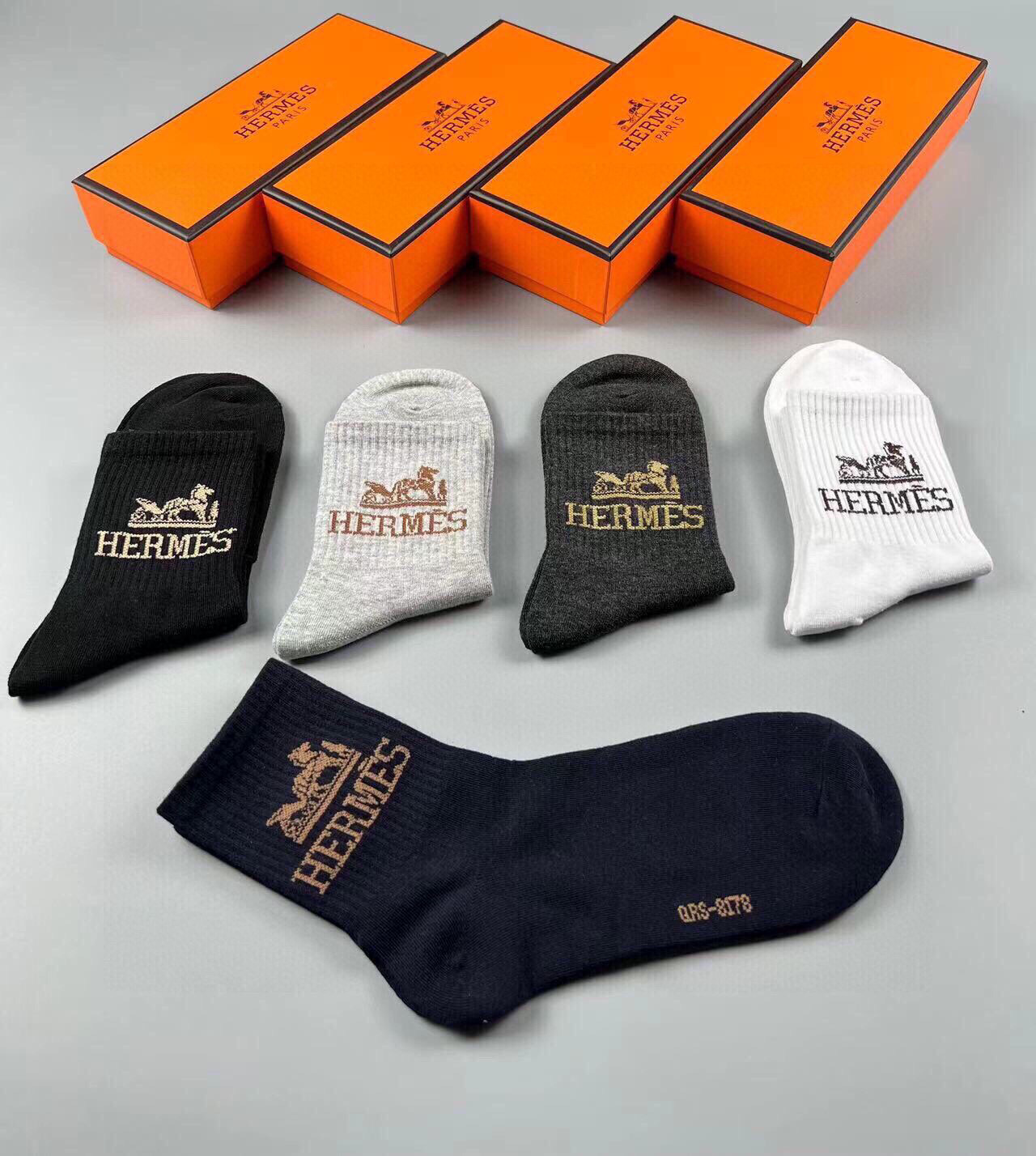  🆕Hermes · 爱马仕❗️大H新品男款春夏款袜子❗️【一盒五双】提花经典马车标志，纯棉材质制造，透