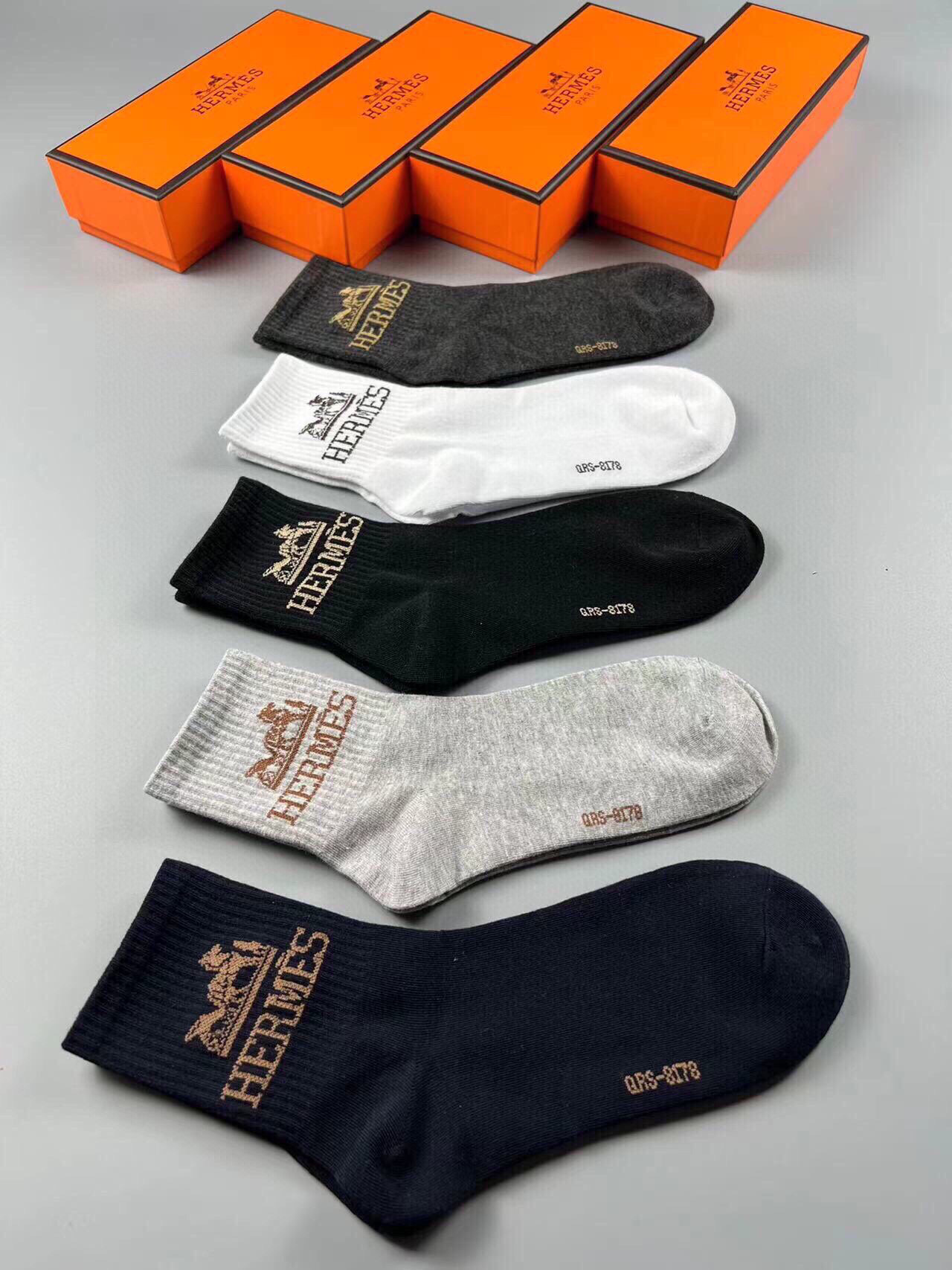  🆕Hermes · 爱马仕❗️大H新品男款春夏款袜子❗️【一盒五双】提花经典马车标志，纯棉材质制造，透