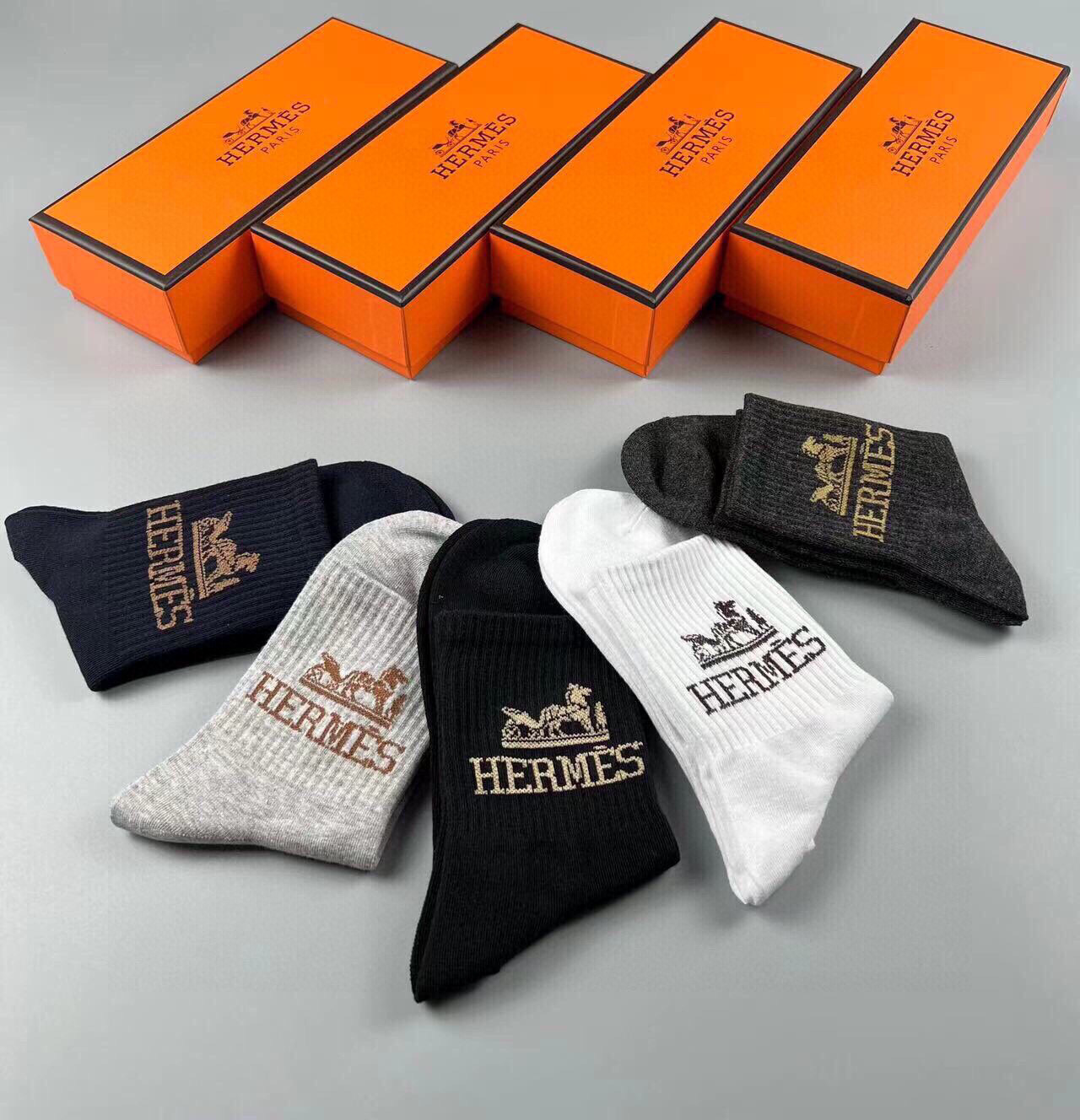  🆕Hermes · 爱马仕❗️大H新品男款春夏款袜子❗️【一盒五双】提花经典马车标志，纯棉材质制造，透