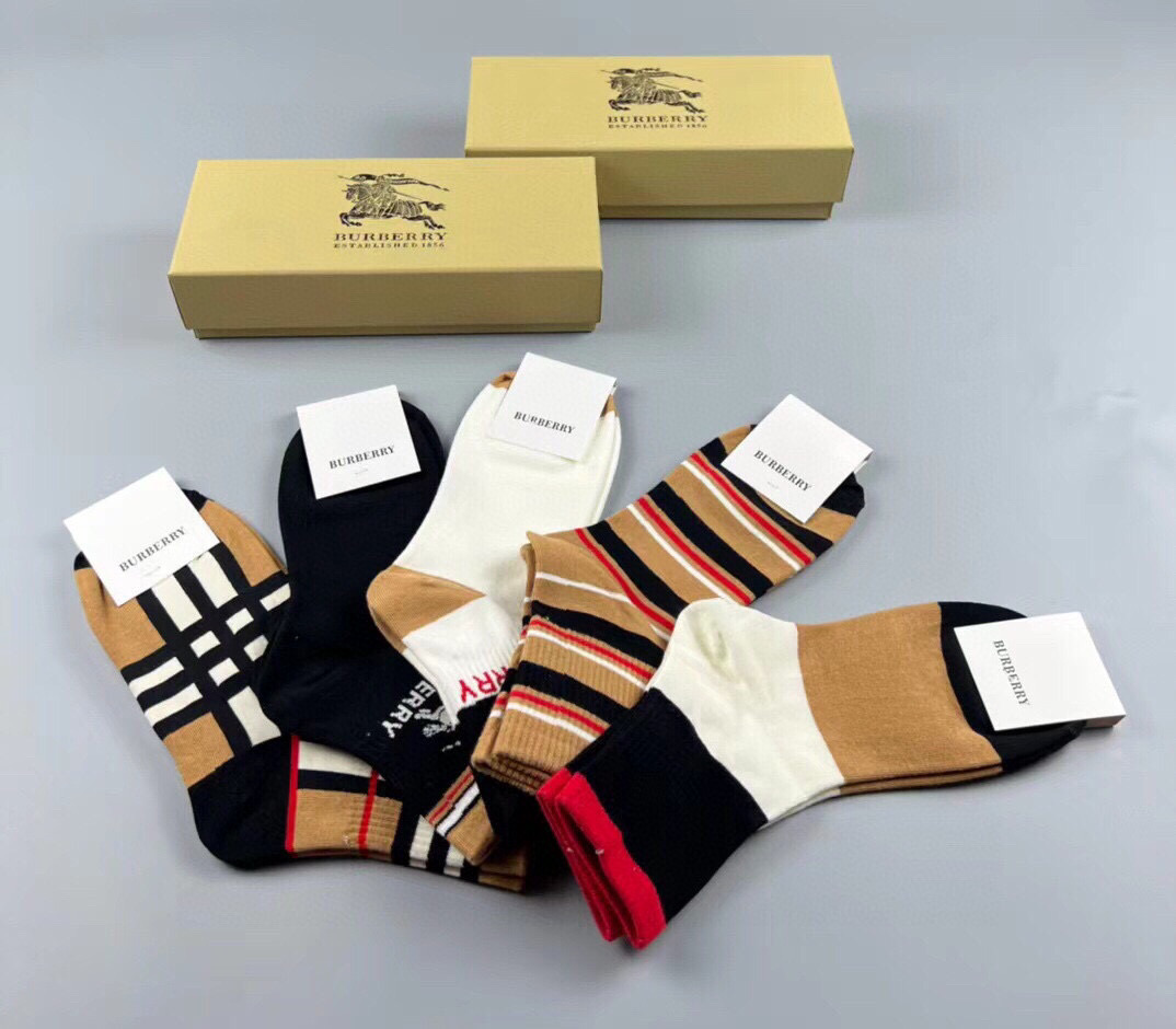  🆕Burberry · 巴宝莉❗️B家新品女款中筒袜子❗️【一盒五双】TB系列，搭配超抢眼素色系，实物