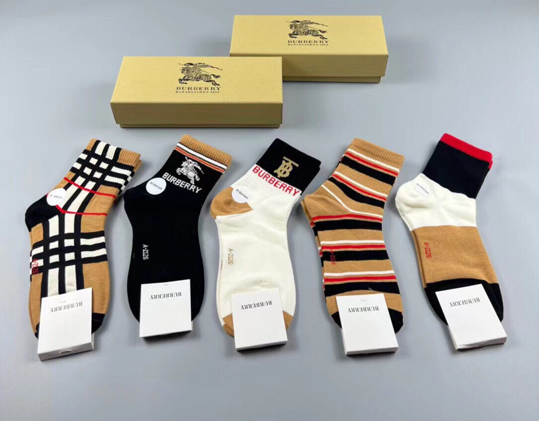  🆕Burberry · 巴宝莉❗️B家新品女款中筒袜子❗️【一盒五双】TB系列，搭配超抢眼素色系，实物