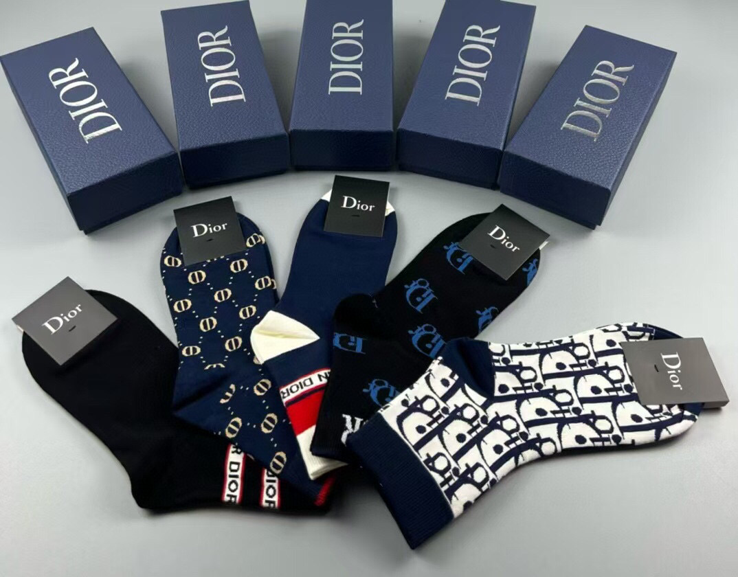  🆕Dior · 迪奥❗️D家新品男款袜子❗️【一盒五双】提花品牌logo，简单大气，实物超漂亮，经超火
