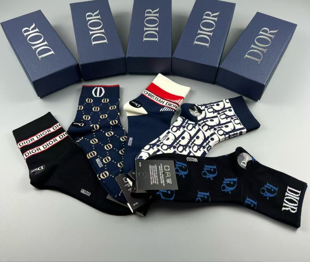  🆕Dior · 迪奥❗️D家新品男款袜子❗️【一盒五双】提花品牌logo，简单大气，实物超漂亮，经超火