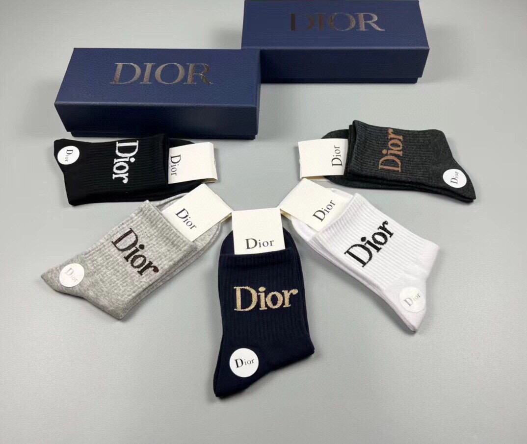  🆕Dior · 迪奥❗️D家新品短款袜子❗️【一盒五双】纯棉材质，上脚柔软舒适，经典的D家字母logo