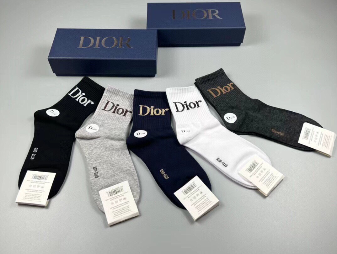  🆕Dior · 迪奥❗️D家新品短款袜子❗️【一盒五双】纯棉材质，上脚柔软舒适，经典的D家字母logo