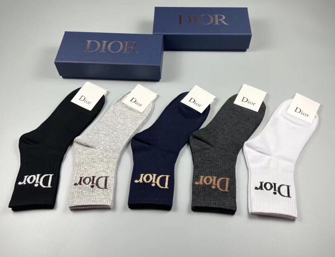  🆕Dior · 迪奥❗️D家新品短款袜子❗️【一盒五双】纯棉材质，上脚柔软舒适，经典的D家字母logo