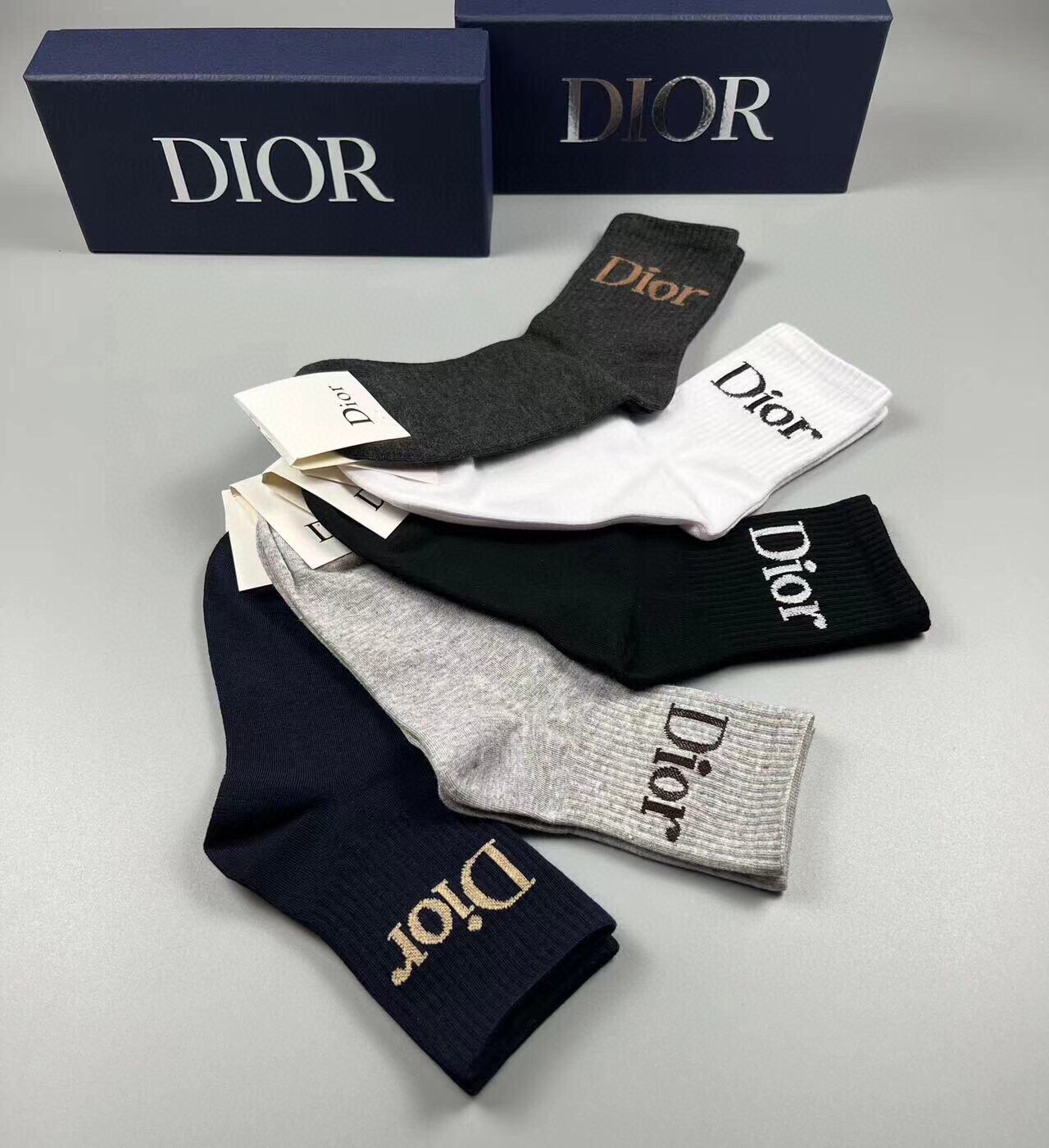  🆕Dior · 迪奥❗️D家新品短款袜子❗️【一盒五双】纯棉材质，上脚柔软舒适，经典的D家字母logo