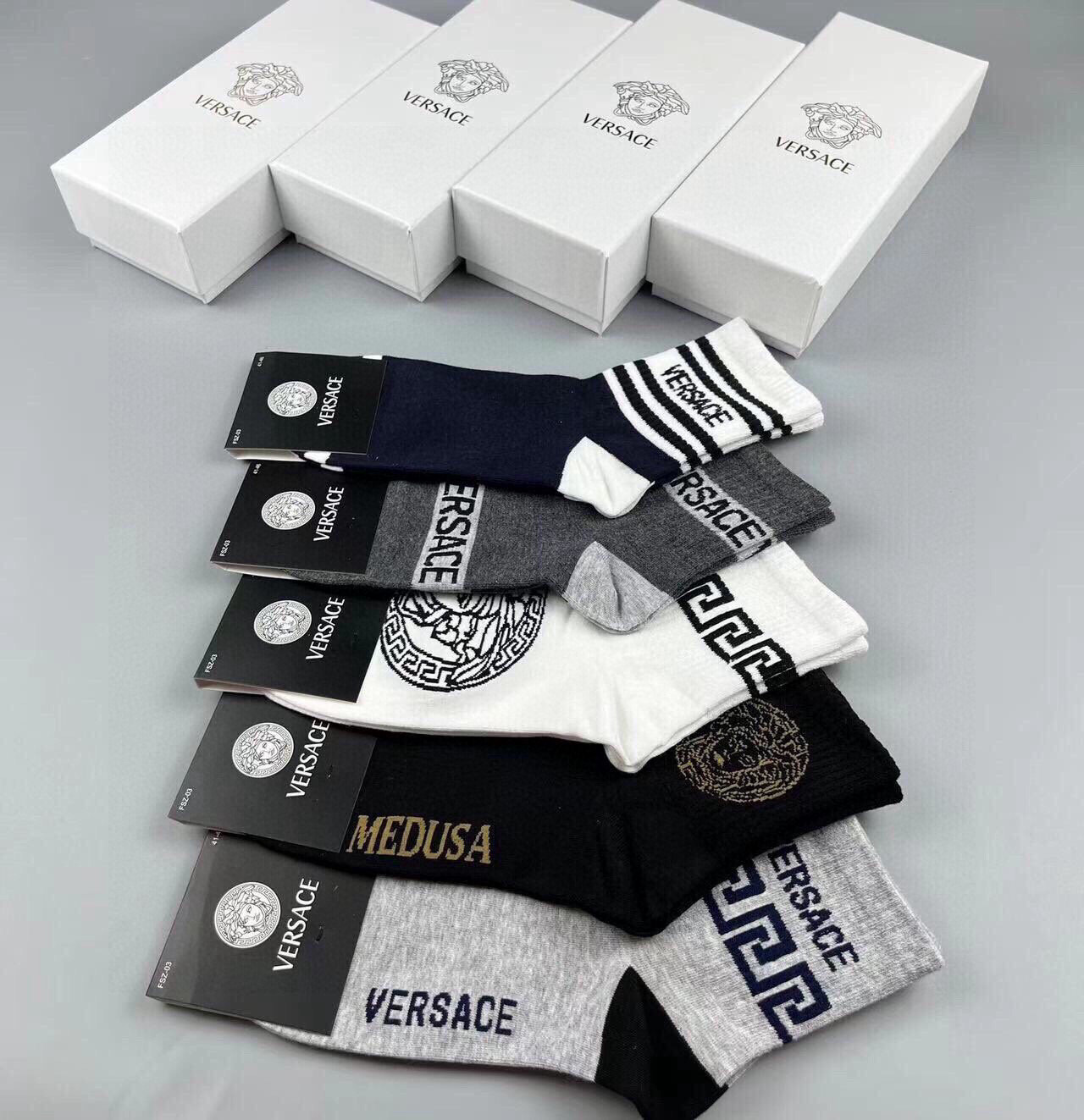  🆕Versace · 范思哲❗️新品男款袜子❗️【一盒五双】纯棉材质织造，超柔软舒适，提花经典美人头➕