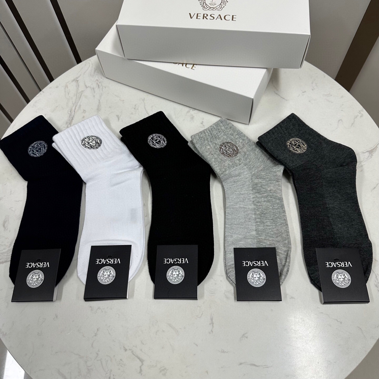  🆕Versace · 范思哲❗️新品男款中筒袜子❗️【一盒五双】纯棉材质织造，超柔软舒适，刺绣经典美人