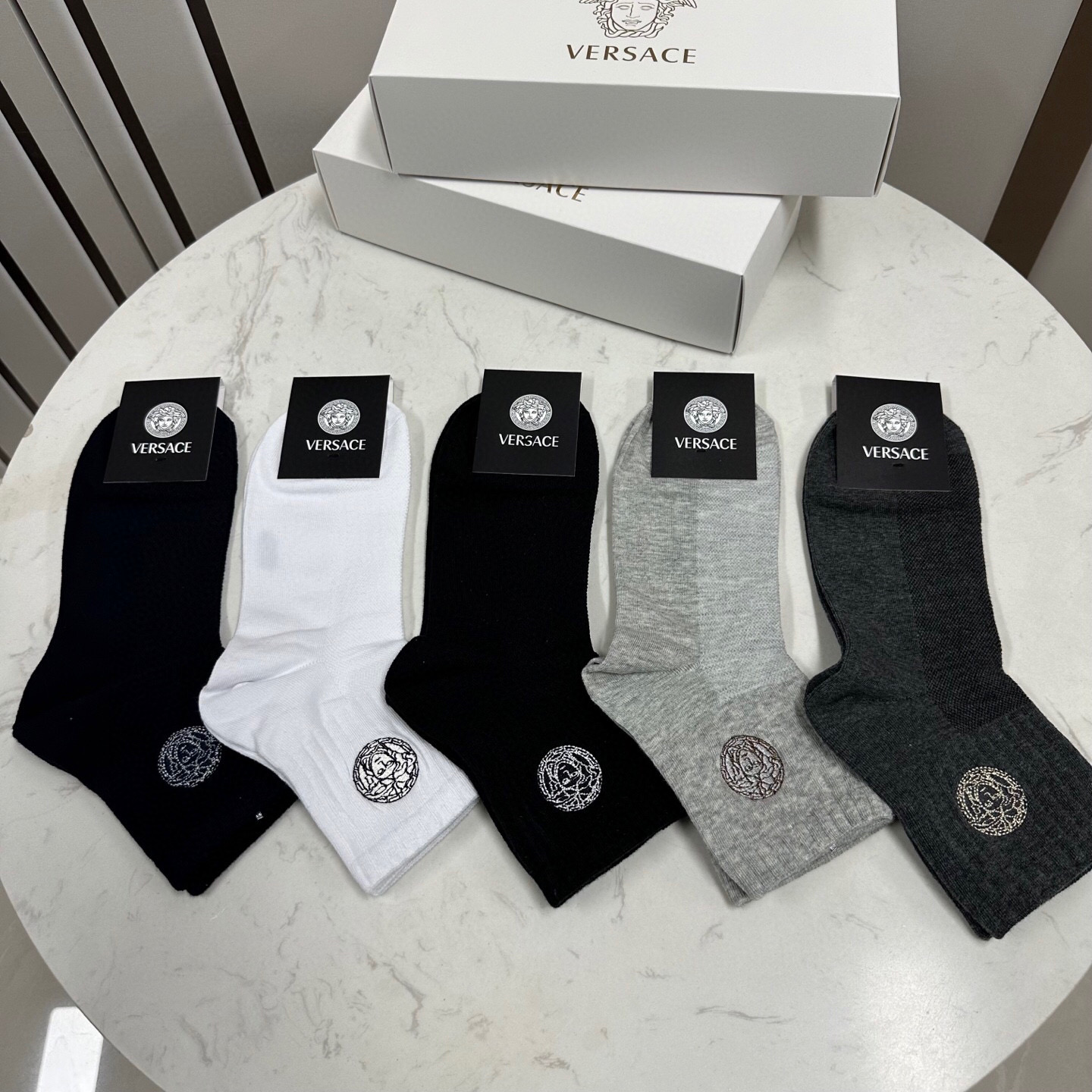 🆕Versace · 范思哲❗️新品男款中筒袜子❗️【一盒五双】纯棉材质织造，超柔软舒适，刺绣经典美人