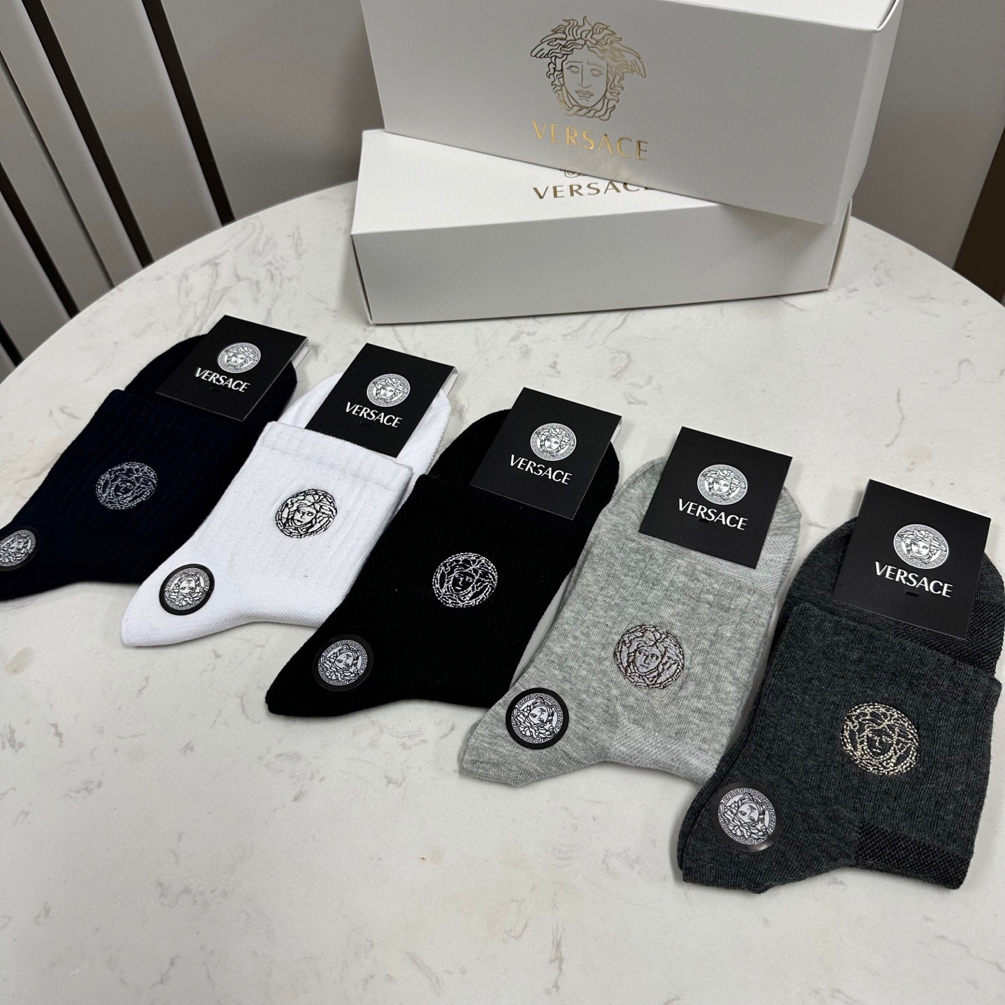  🆕Versace · 范思哲❗️新品男款中筒袜子❗️【一盒五双】纯棉材质织造，超柔软舒适，刺绣经典美人
