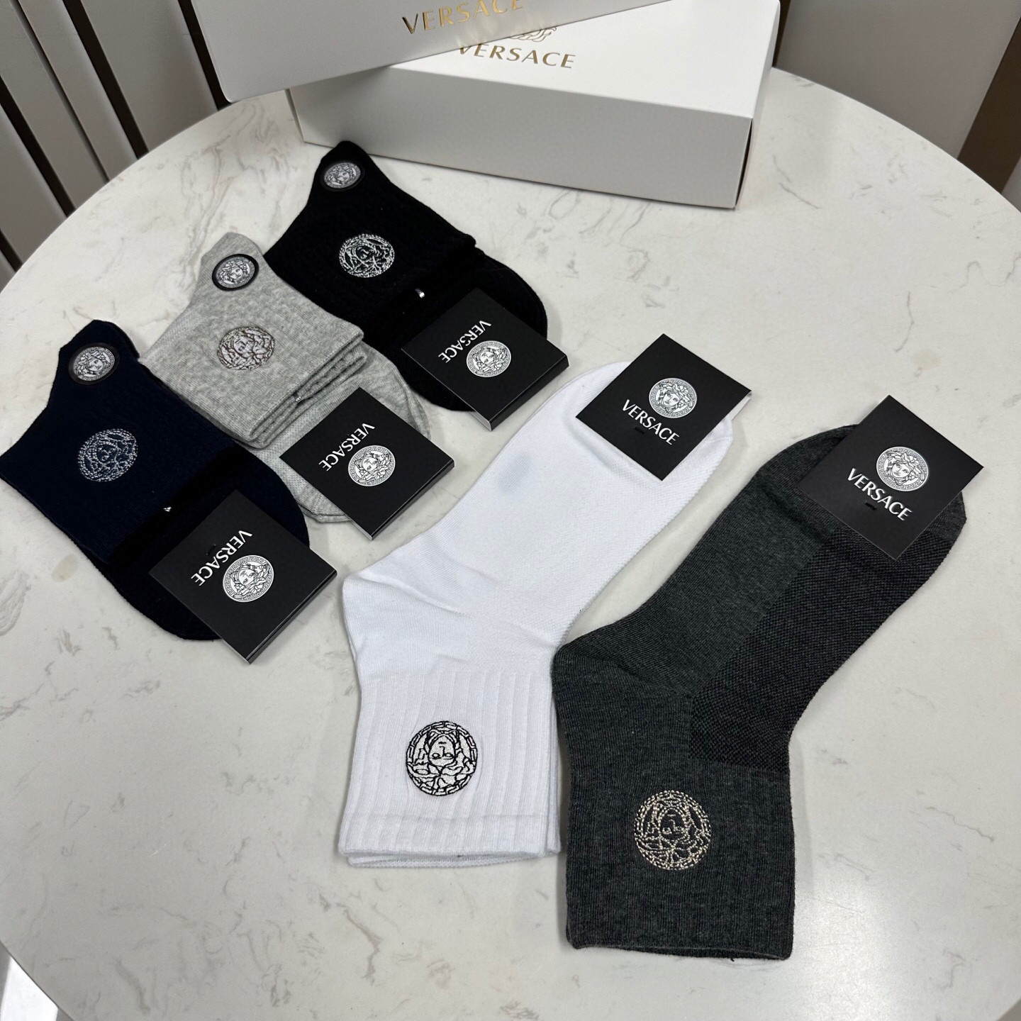  🆕Versace · 范思哲❗️新品男款中筒袜子❗️【一盒五双】纯棉材质织造，超柔软舒适，刺绣经典美人