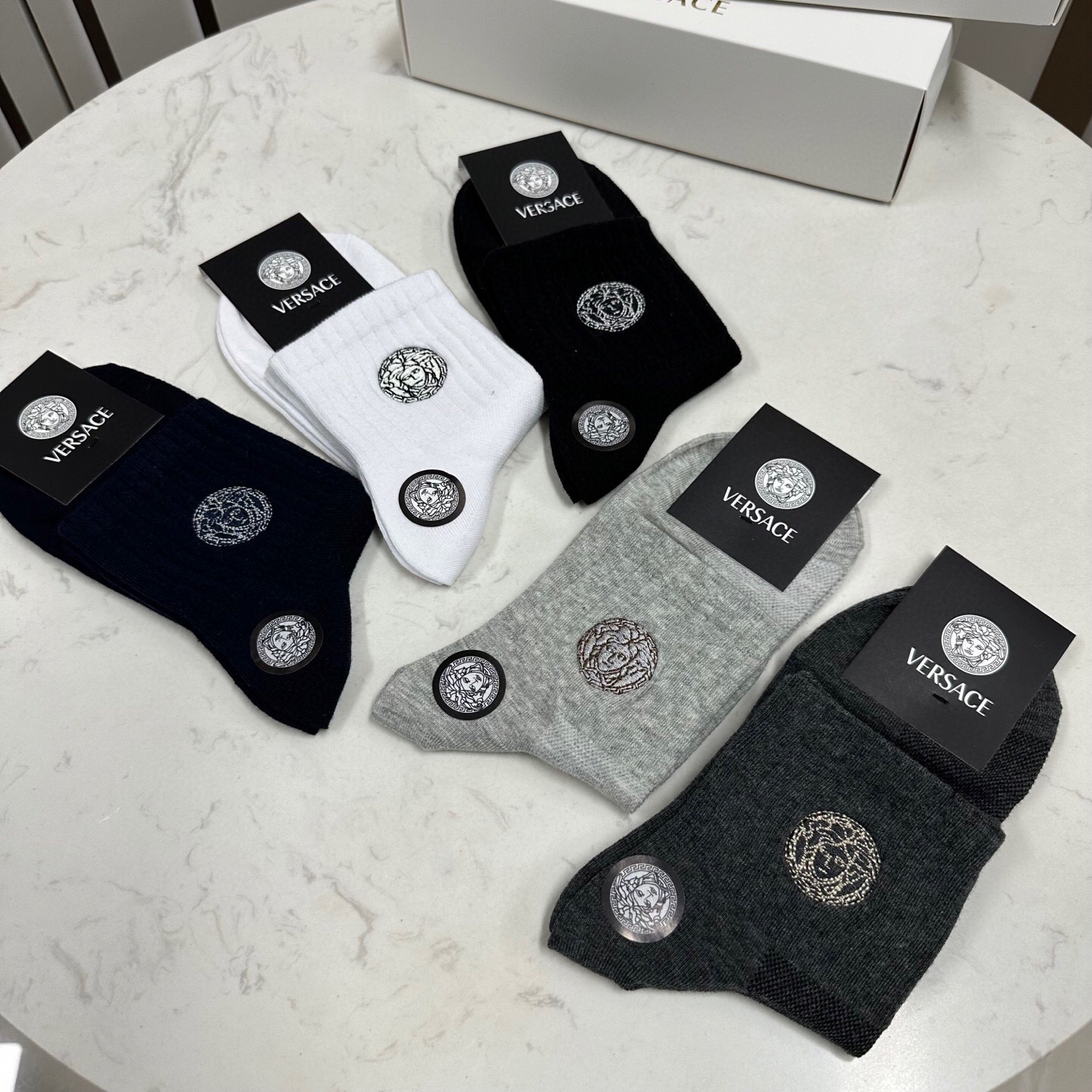  🆕Versace · 范思哲❗️新品男款中筒袜子❗️【一盒五双】纯棉材质织造，超柔软舒适，刺绣经典美人