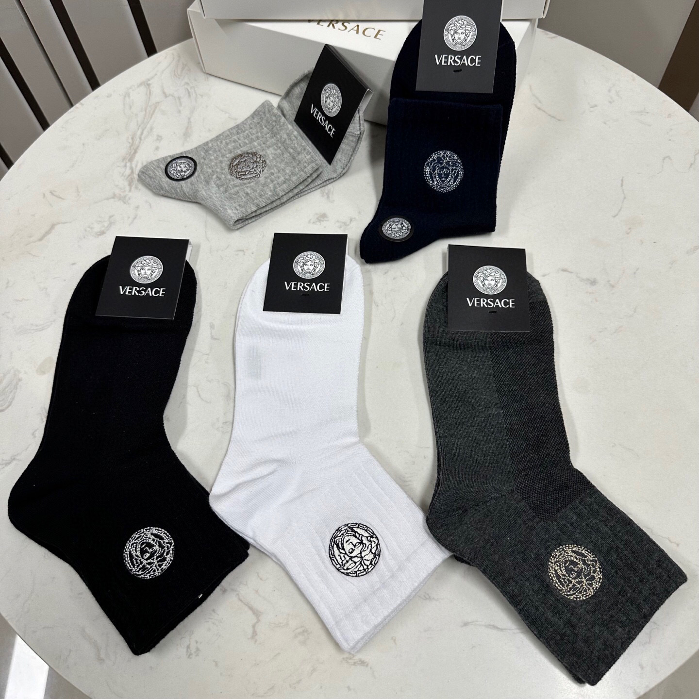  🆕Versace · 范思哲❗️新品男款中筒袜子❗️【一盒五双】纯棉材质织造，超柔软舒适，刺绣经典美人