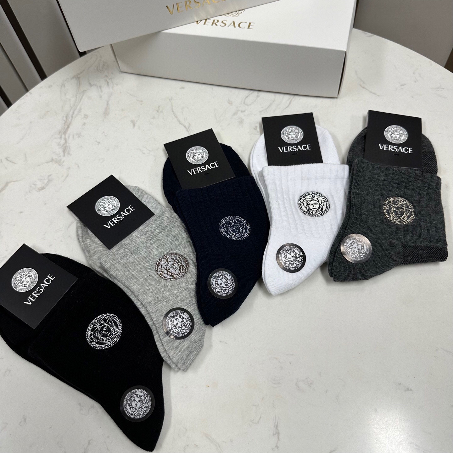  🆕Versace · 范思哲❗️新品男款中筒袜子❗️【一盒五双】纯棉材质织造，超柔软舒适，刺绣经典美人