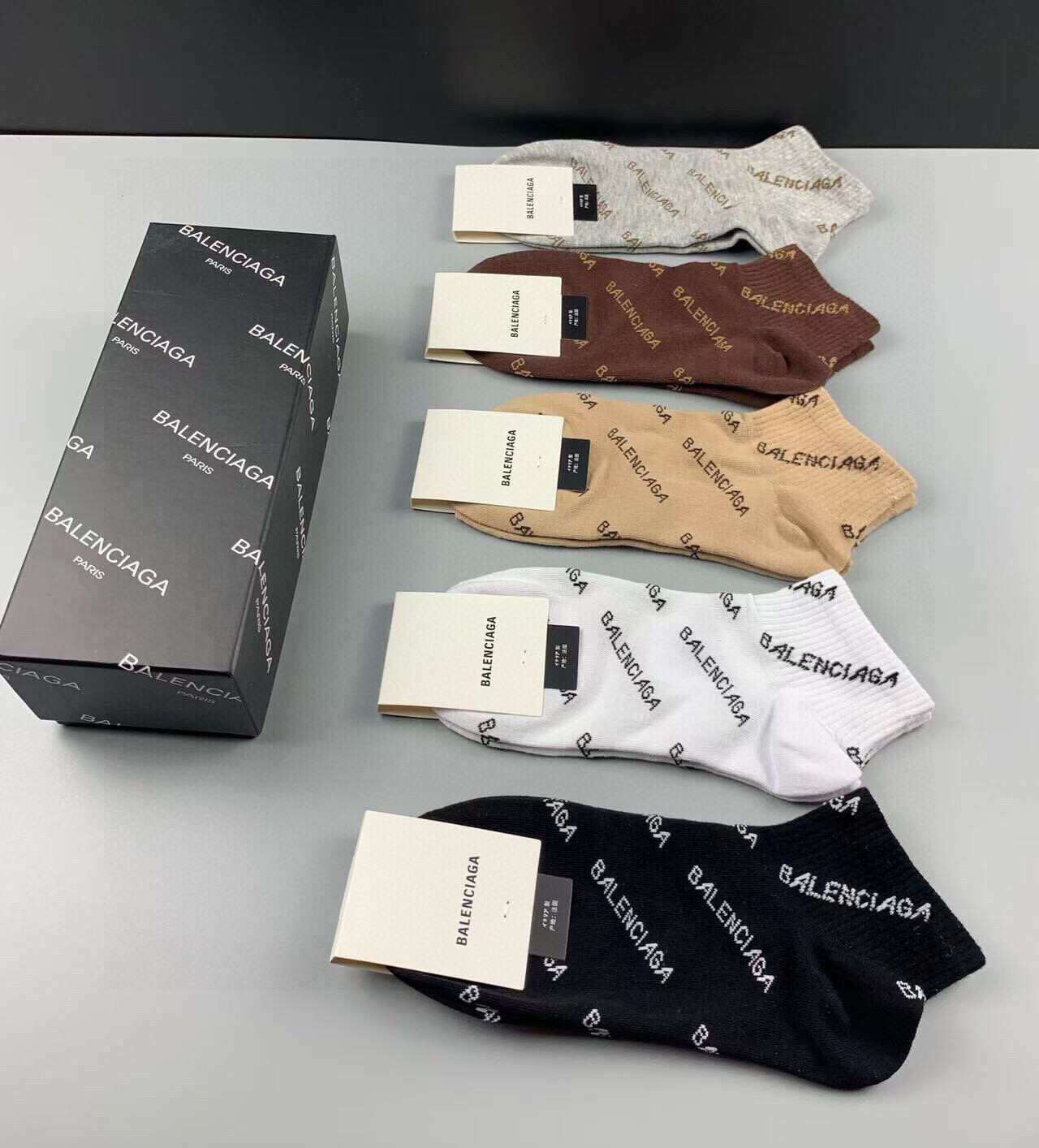  🆕BALENCIAGA · 巴黎世家❗️大巴黎经典女款袜子❗️【一盒五双】纯棉材质织造，上脚柔软舒适，