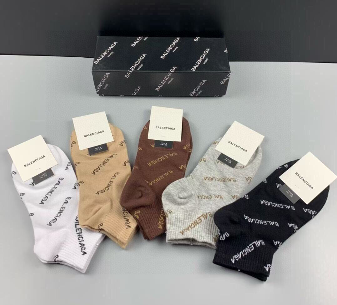  🆕BALENCIAGA · 巴黎世家❗️大巴黎经典女款袜子❗️【一盒五双】纯棉材质织造，上脚柔软舒适，