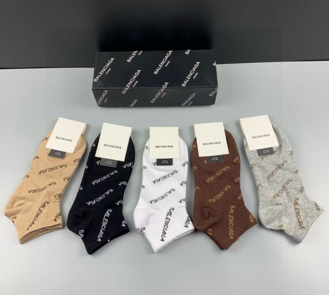  🆕BALENCIAGA · 巴黎世家❗️大巴黎经典女款袜子❗️【一盒五双】纯棉材质织造，上脚柔软舒适，
