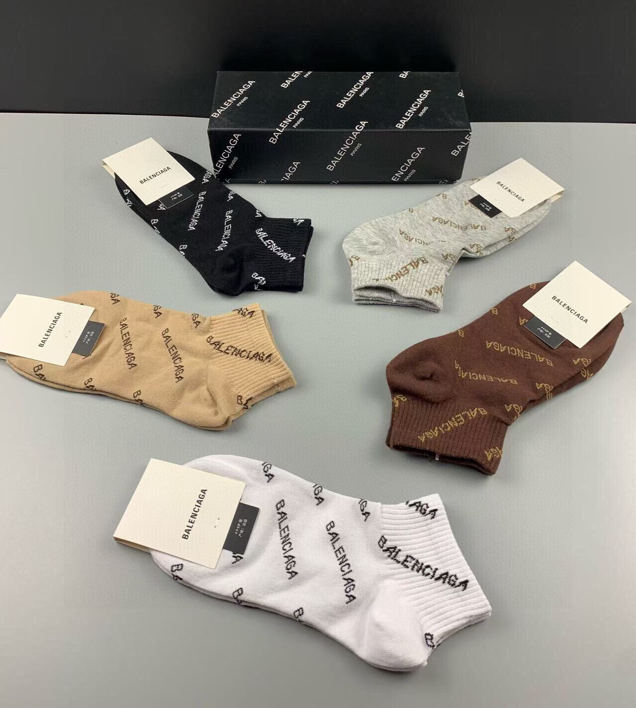  🆕BALENCIAGA · 巴黎世家❗️大巴黎经典女款袜子❗️【一盒五双】纯棉材质织造，上脚柔软舒适，