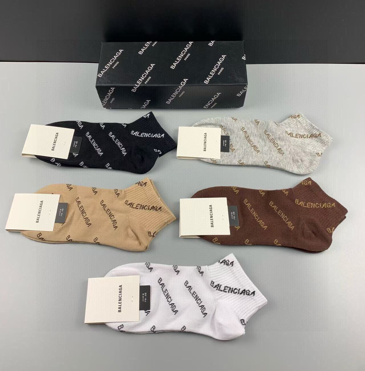  🆕BALENCIAGA · 巴黎世家❗️大巴黎经典女款袜子❗️【一盒五双】纯棉材质织造，上脚柔软舒适，